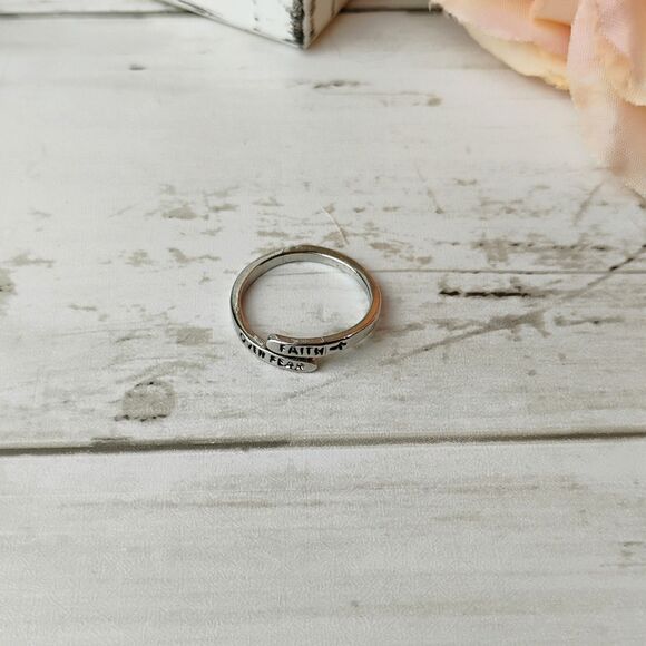 NEW Faith Over Fear Band Woman's Ring Size 7 Religious God Jesus - Picture 3 of 4